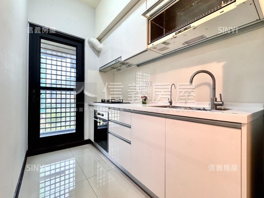 公園首排邊間三房車位房屋室內格局與周邊環境