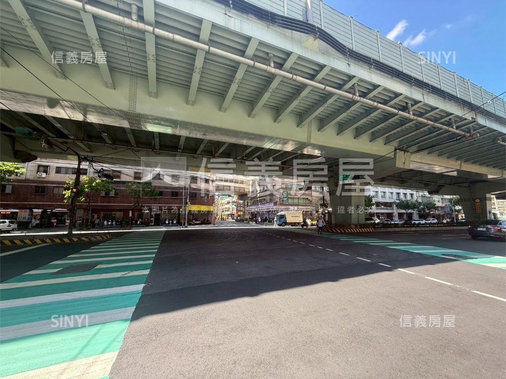 近捷運面寬方正一樓房屋室內格局與周邊環境