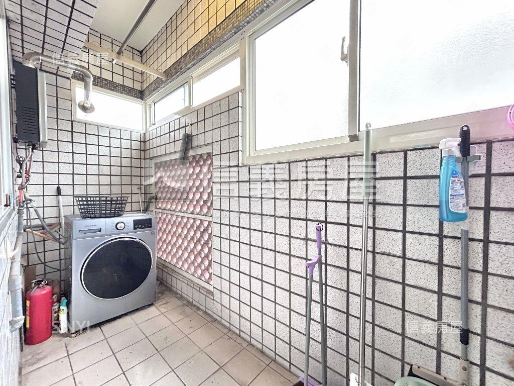 ☆西屯☆低總價三房平車房屋室內格局與周邊環境