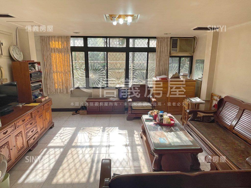 邊間三房公寓房屋室內格局與周邊環境