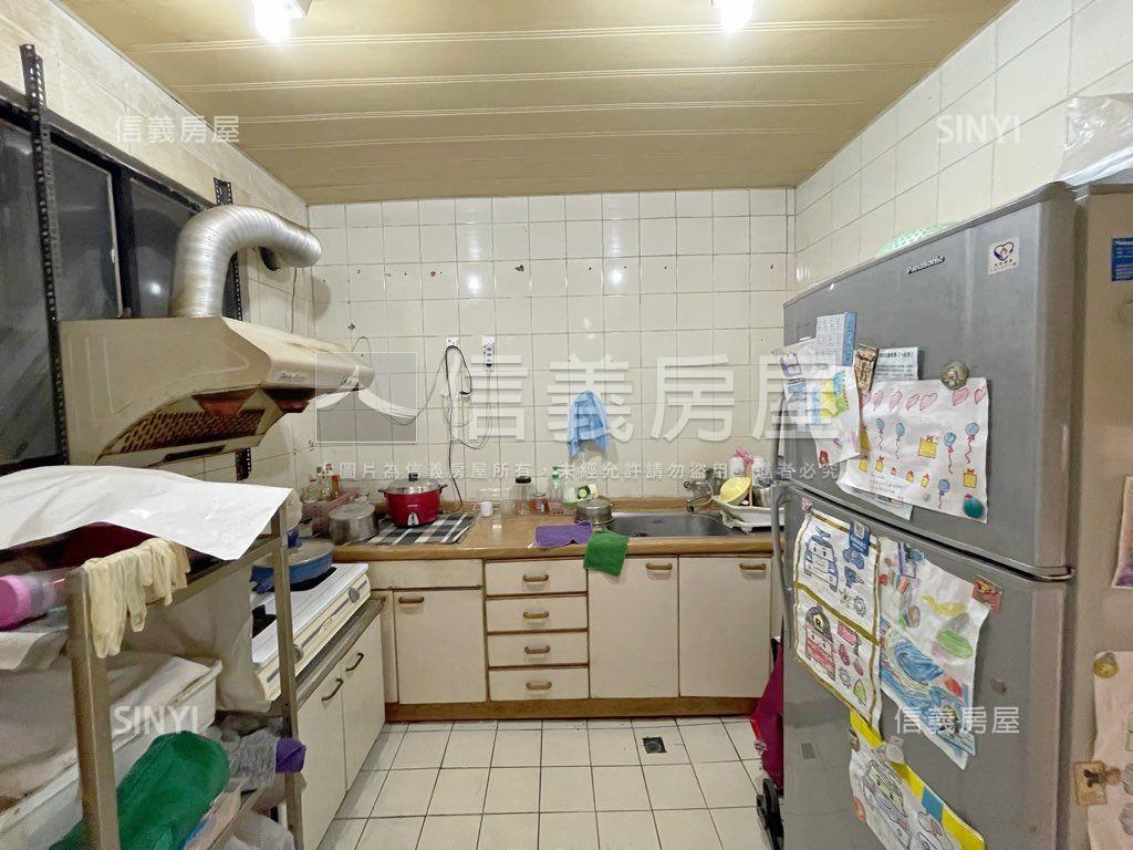 邊間三房公寓房屋室內格局與周邊環境