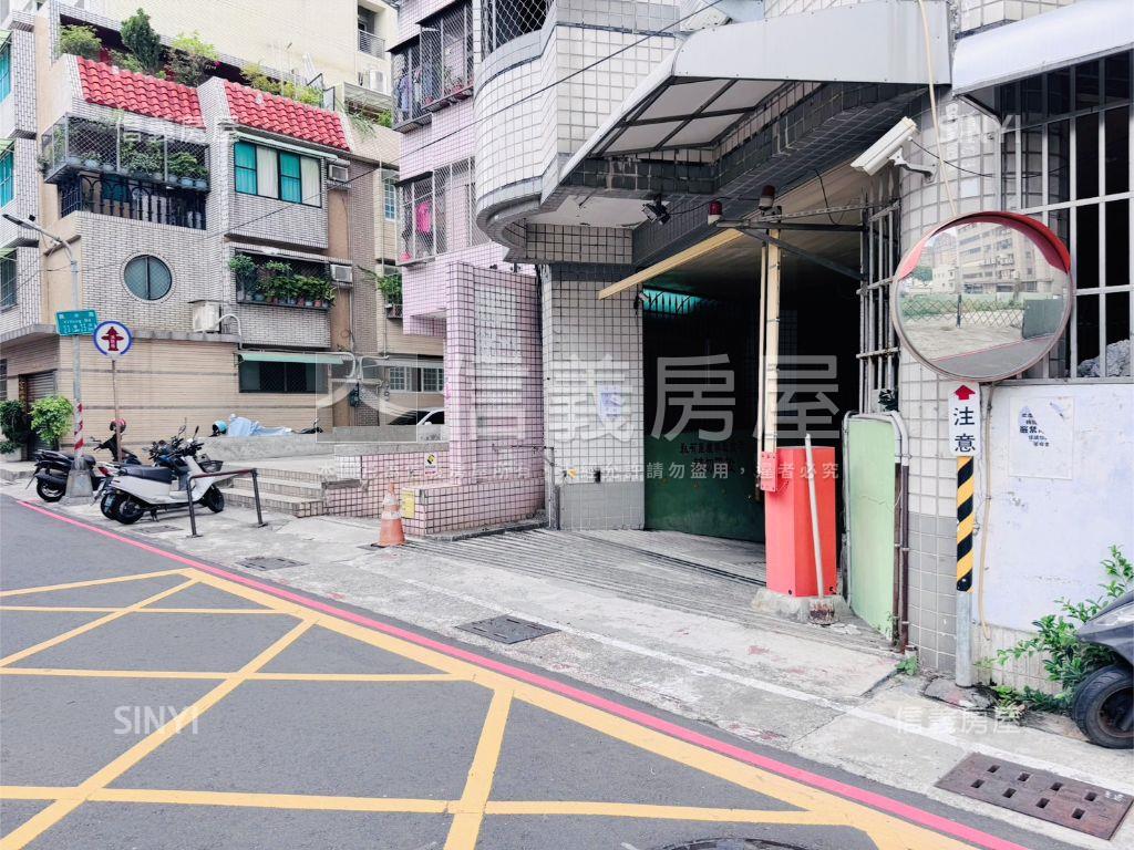 輕軌站旁雙衛開窗３房房屋室內格局與周邊環境