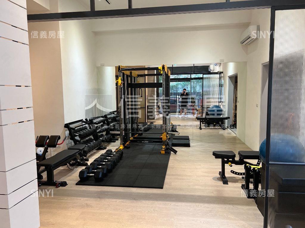 面寬邊間挑高店辦房屋室內格局與周邊環境