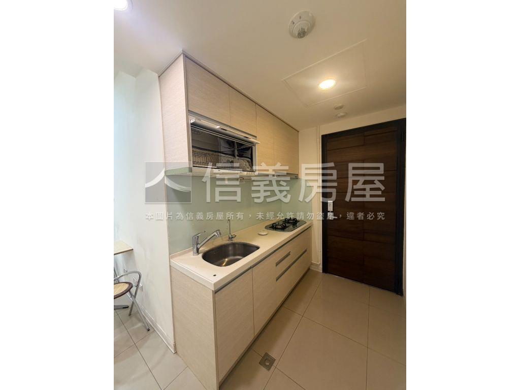 新板時尚。尊爵兩房房屋室內格局與周邊環境