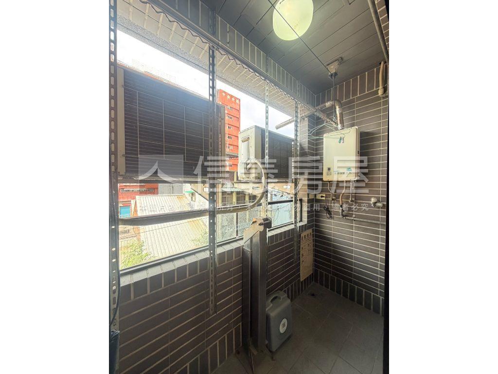 新板時尚。尊爵兩房房屋室內格局與周邊環境