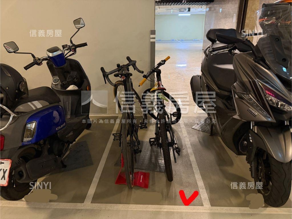 國泰Ｐｌｕｓ大三房平車位房屋室內格局與周邊環境