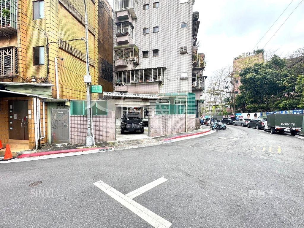 稀有邊間美妝車庫一樓房屋室內格局與周邊環境