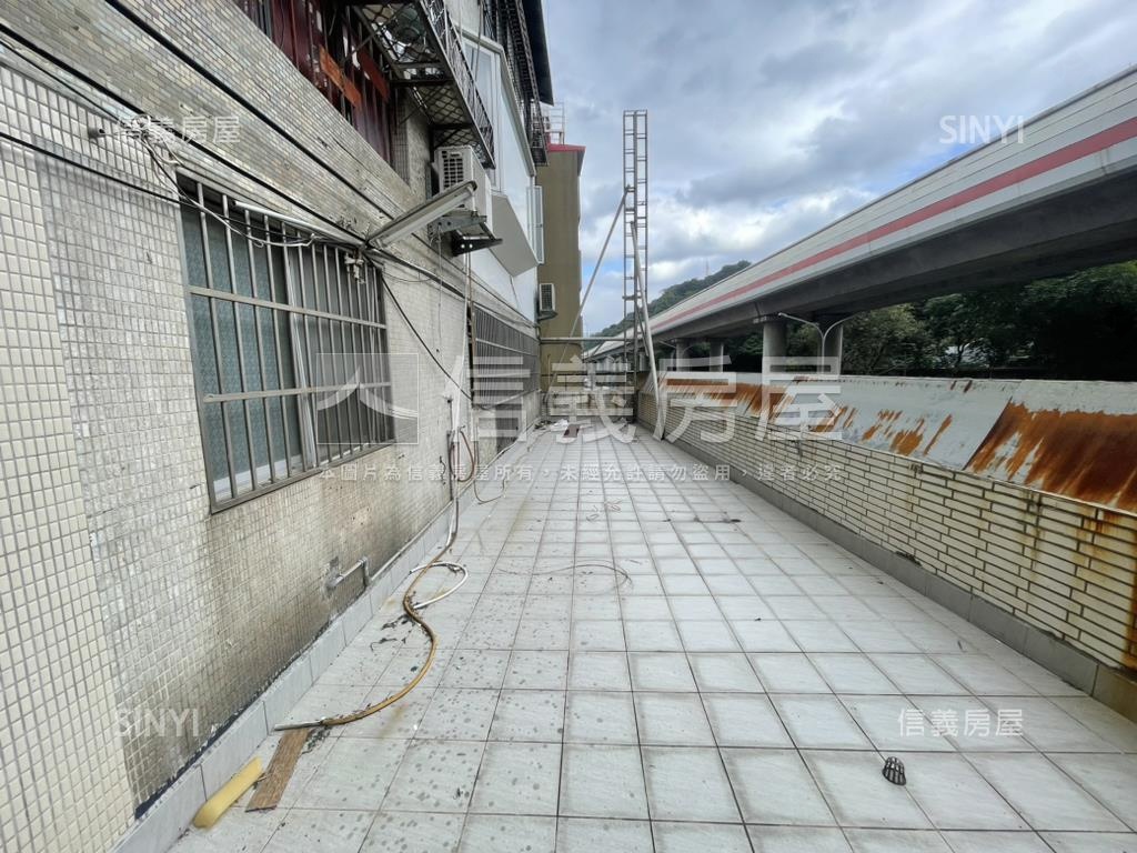 捷運公園美景稀有電梯房屋室內格局與周邊環境