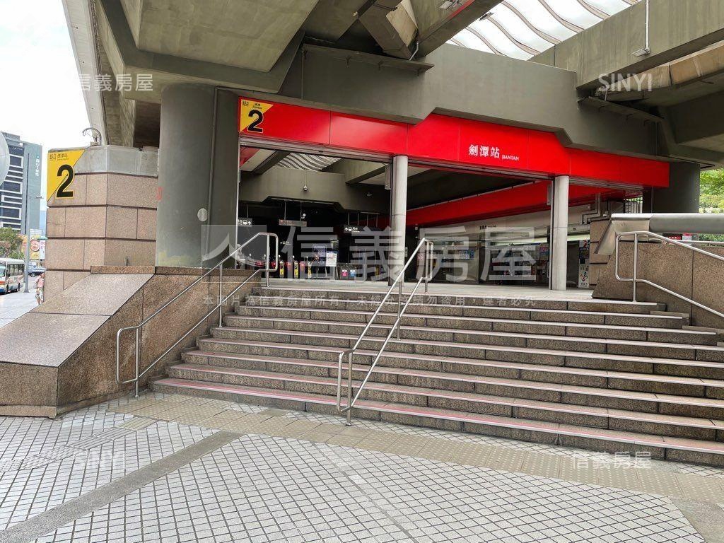 捷運公園美景稀有電梯房屋室內格局與周邊環境
