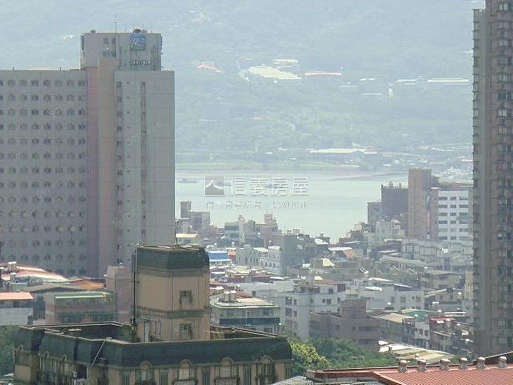 笑傲江河進輕軌３套滿租中房屋室內格局與周邊環境