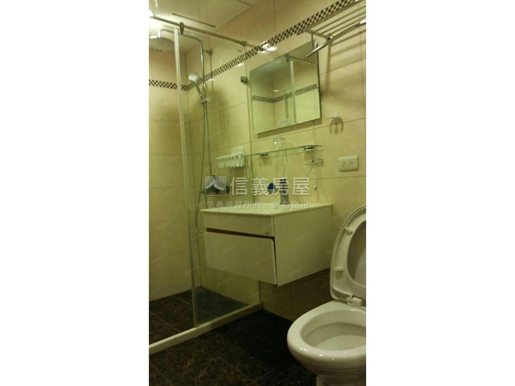 笑傲江河進輕軌３套滿租中房屋室內格局與周邊環境