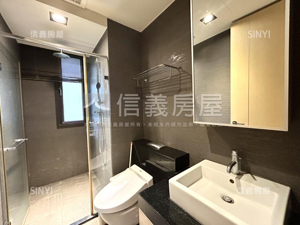 鉅虹ＭＩＨＯ美三房雙平車房屋室內格局與周邊環境