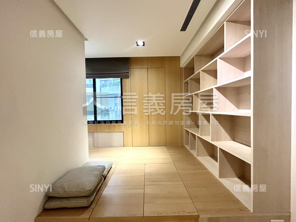 鉅虹ＭＩＨＯ美三房雙平車房屋室內格局與周邊環境