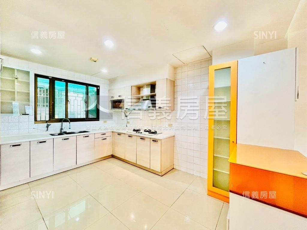 陽光綠意・臨路美車墅房屋室內格局與周邊環境