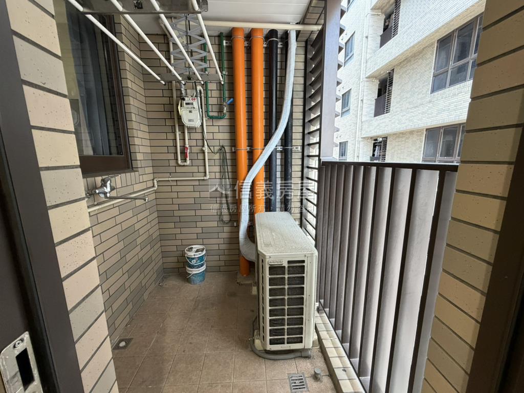 丹麥琥珀挑高大空間房屋室內格局與周邊環境