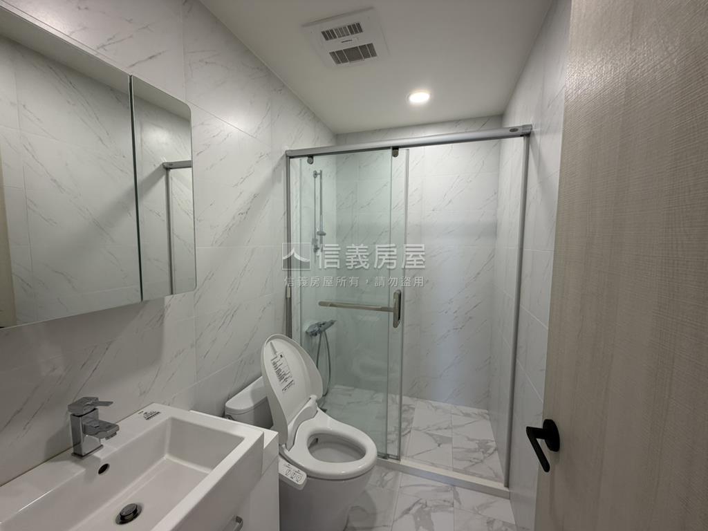 丹麥琥珀挑高大空間房屋室內格局與周邊環境