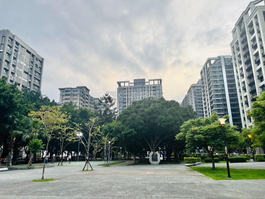 丹麥琥珀挑高大空間房屋室內格局與周邊環境