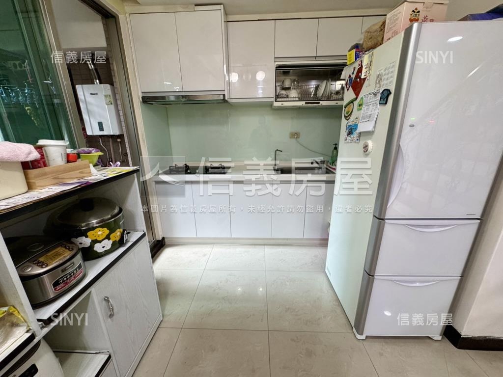 綠景靜巷挑高邊間房屋室內格局與周邊環境