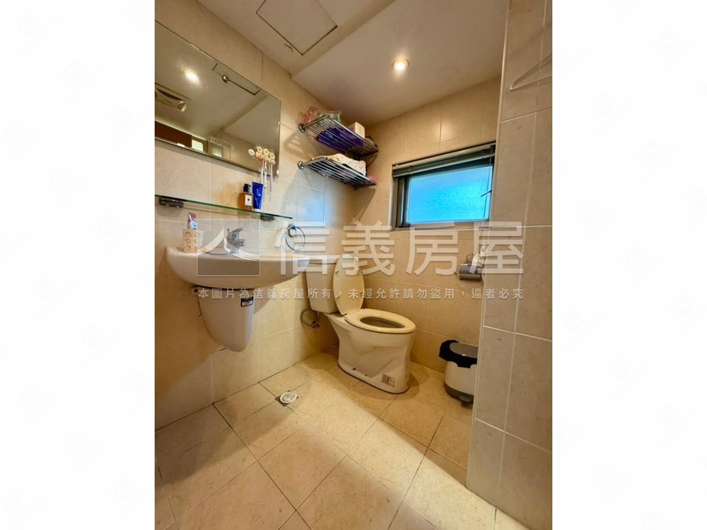 綠景靜巷挑高邊間房屋室內格局與周邊環境