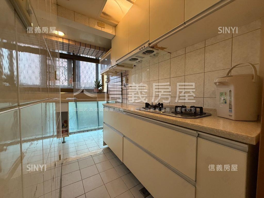 邊間雙面採光明亮電梯套房房屋室內格局與周邊環境