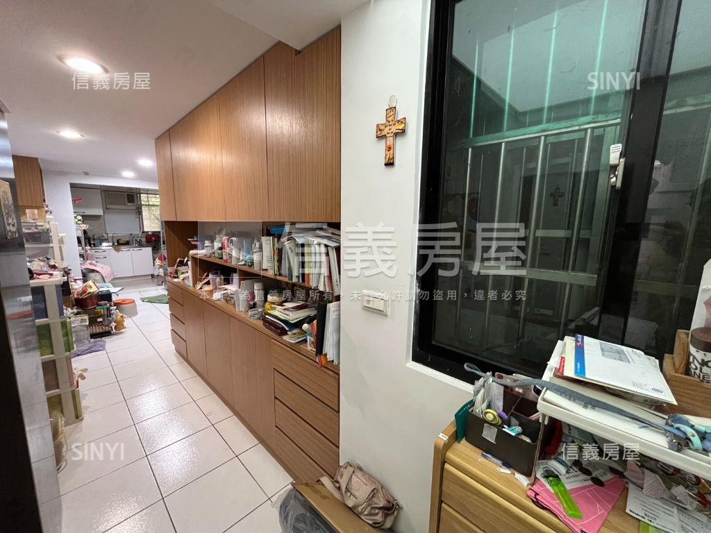 汐止國宅方正４房車位房屋室內格局與周邊環境