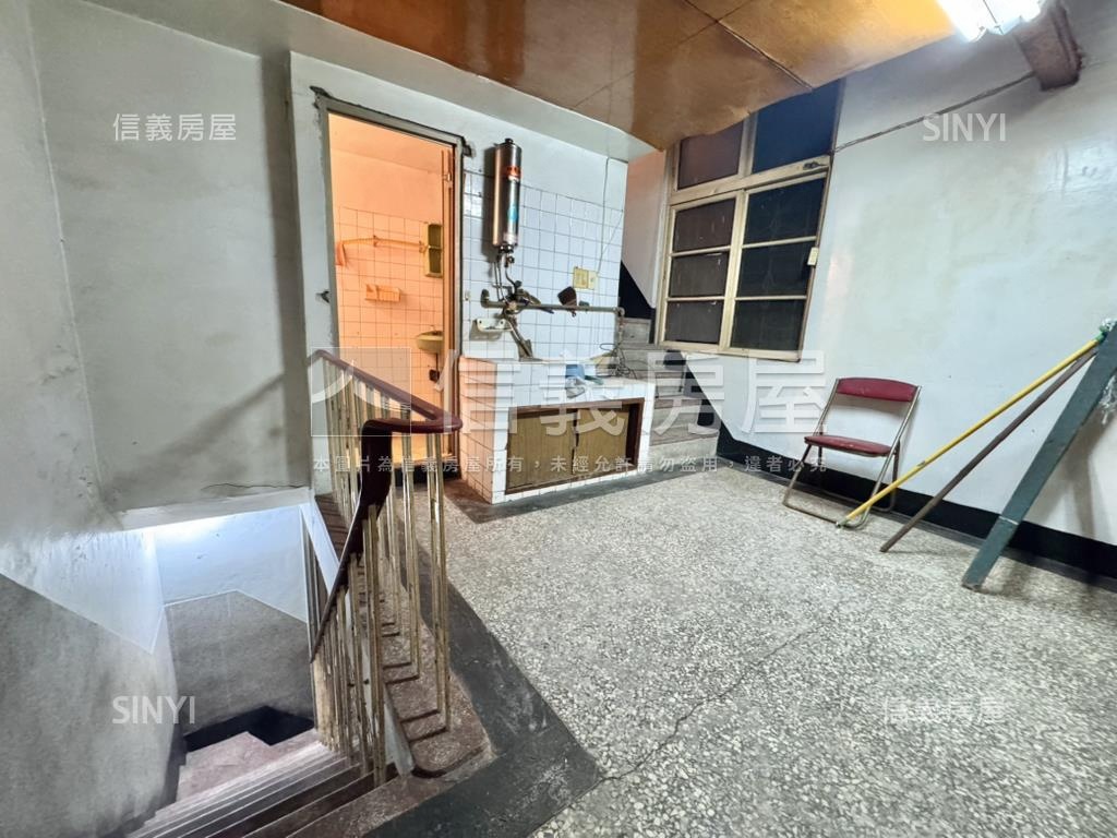三多捷運．邊間透天房屋室內格局與周邊環境