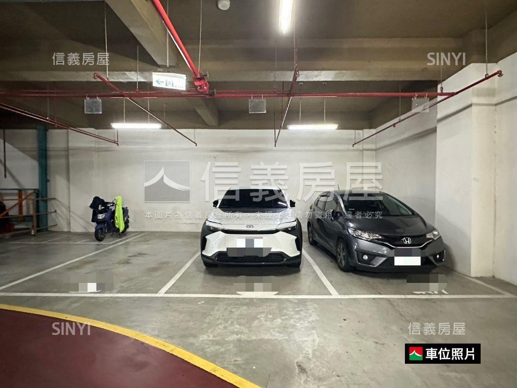 戶政首排·面中庭兩房車位房屋室內格局與周邊環境