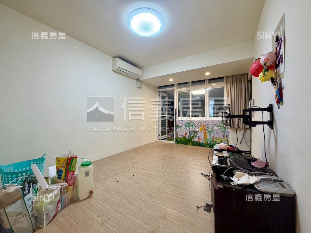 美寓二樓。邊間三面採光房屋室內格局與周邊環境