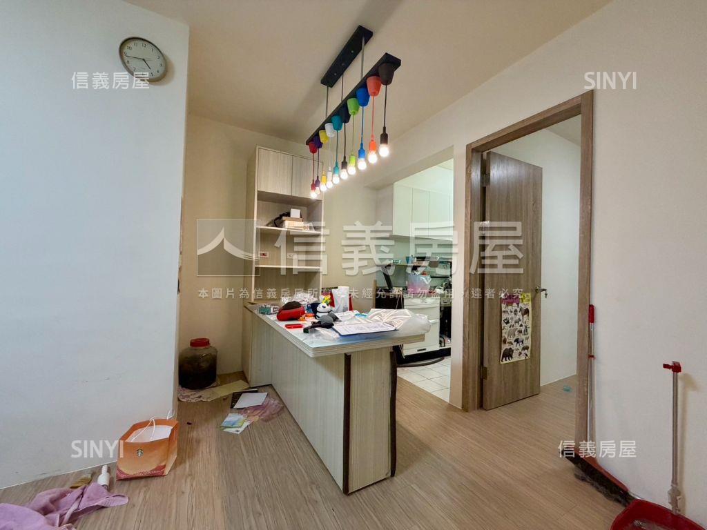 美寓二樓。邊間三面採光房屋室內格局與周邊環境