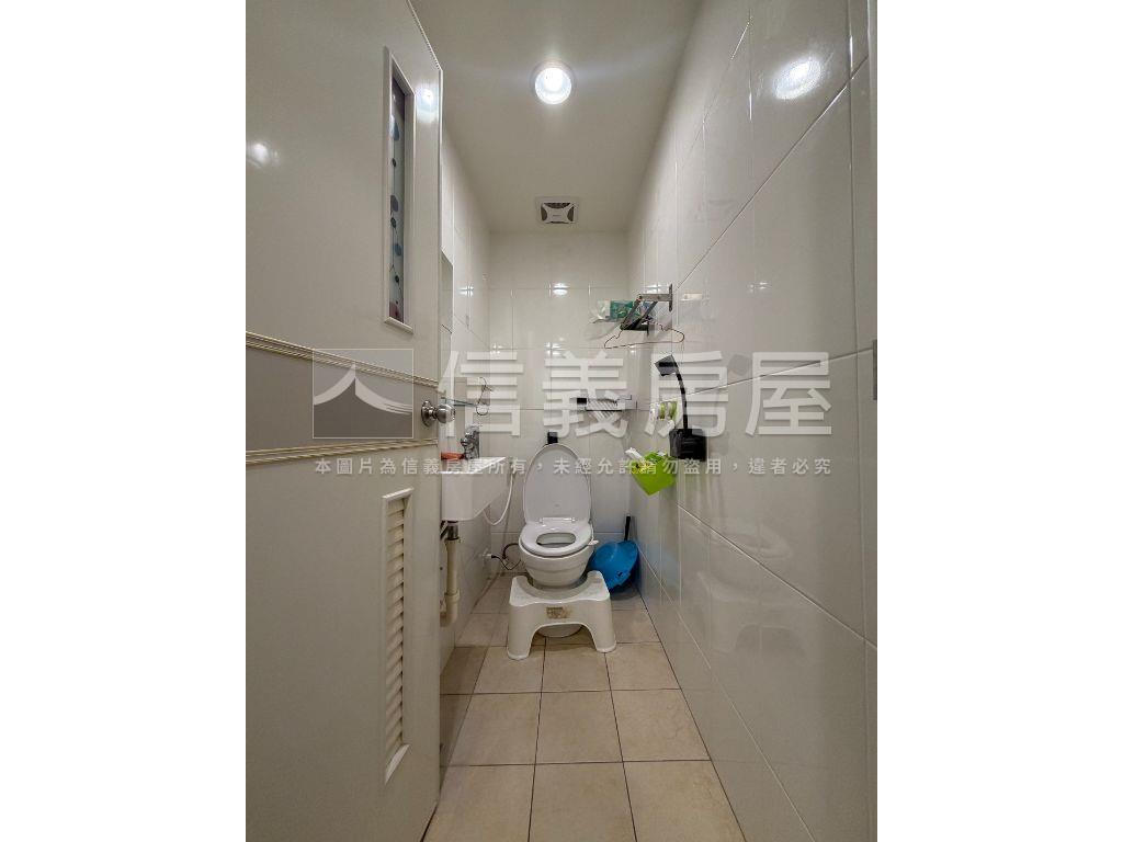 美寓二樓。邊間三面採光房屋室內格局與周邊環境