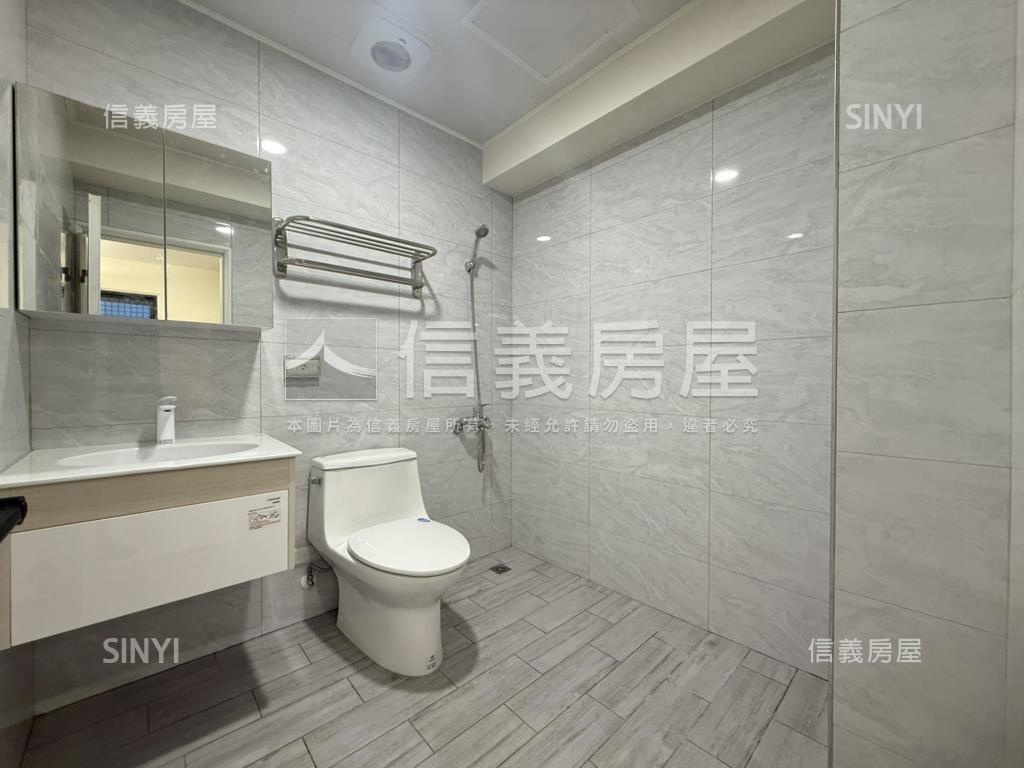 近文心公園一樓美三房車位房屋室內格局與周邊環境