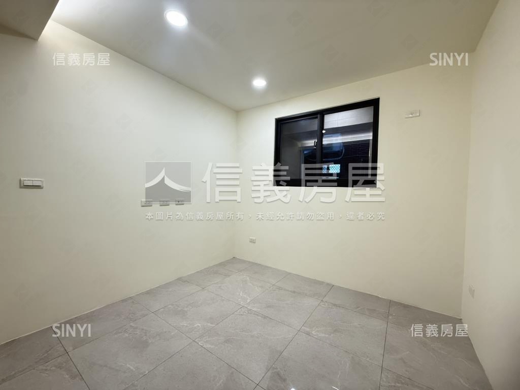 近文心公園一樓美三房車位房屋室內格局與周邊環境