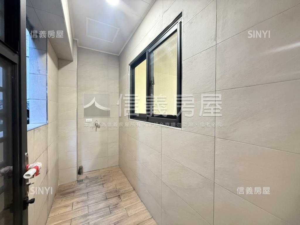 近文心公園一樓美三房車位房屋室內格局與周邊環境