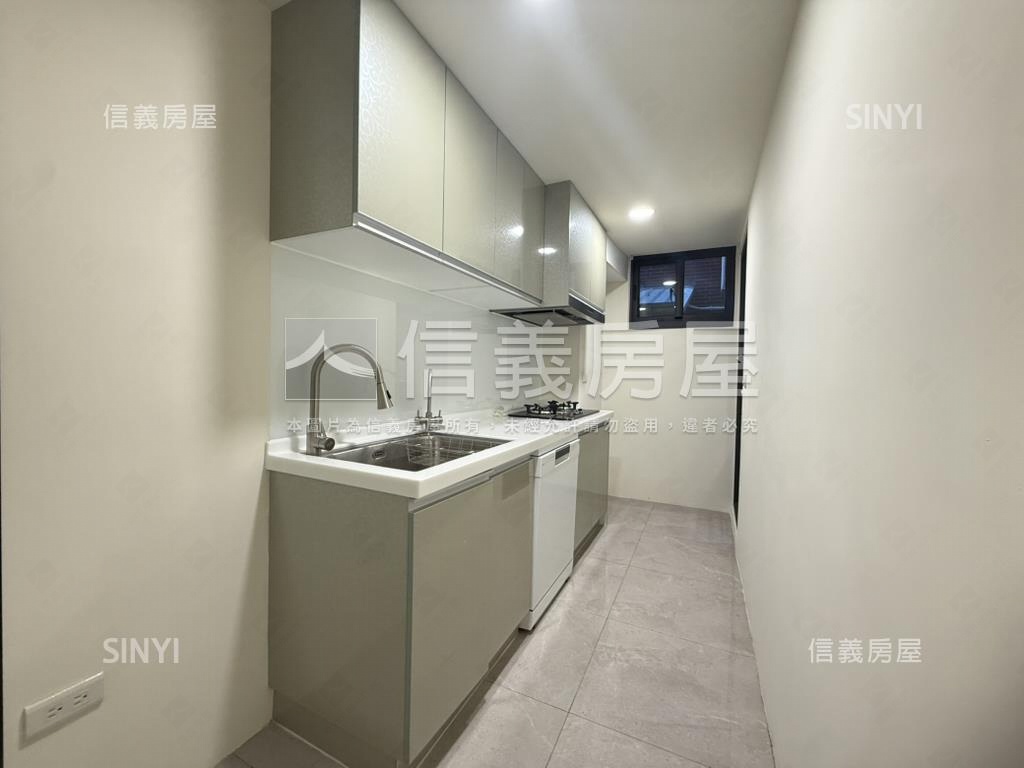 近文心公園一樓美三房車位房屋室內格局與周邊環境