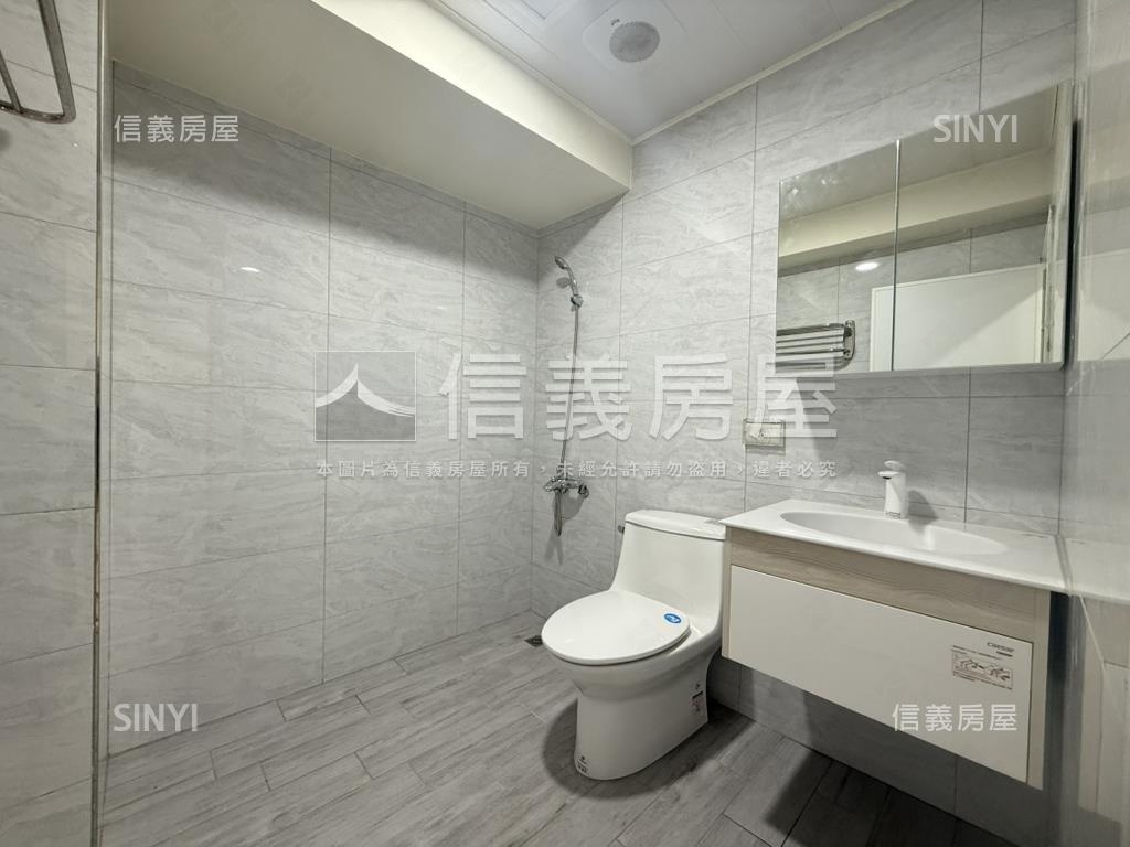 近文心公園一樓美三房車位房屋室內格局與周邊環境