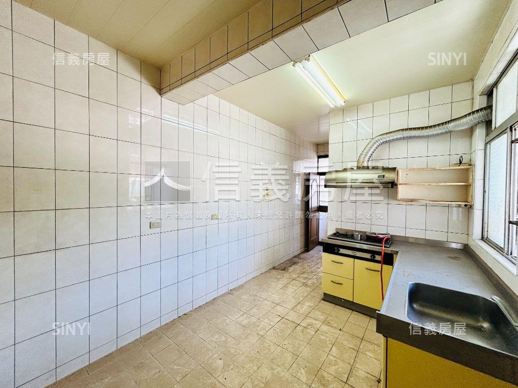 一層一戶八里二樓公寓房屋室內格局與周邊環境