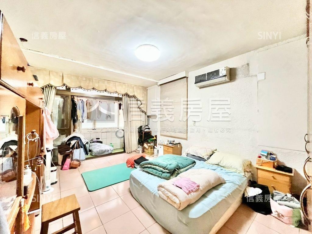 西屯區保值５房透天房屋室內格局與周邊環境