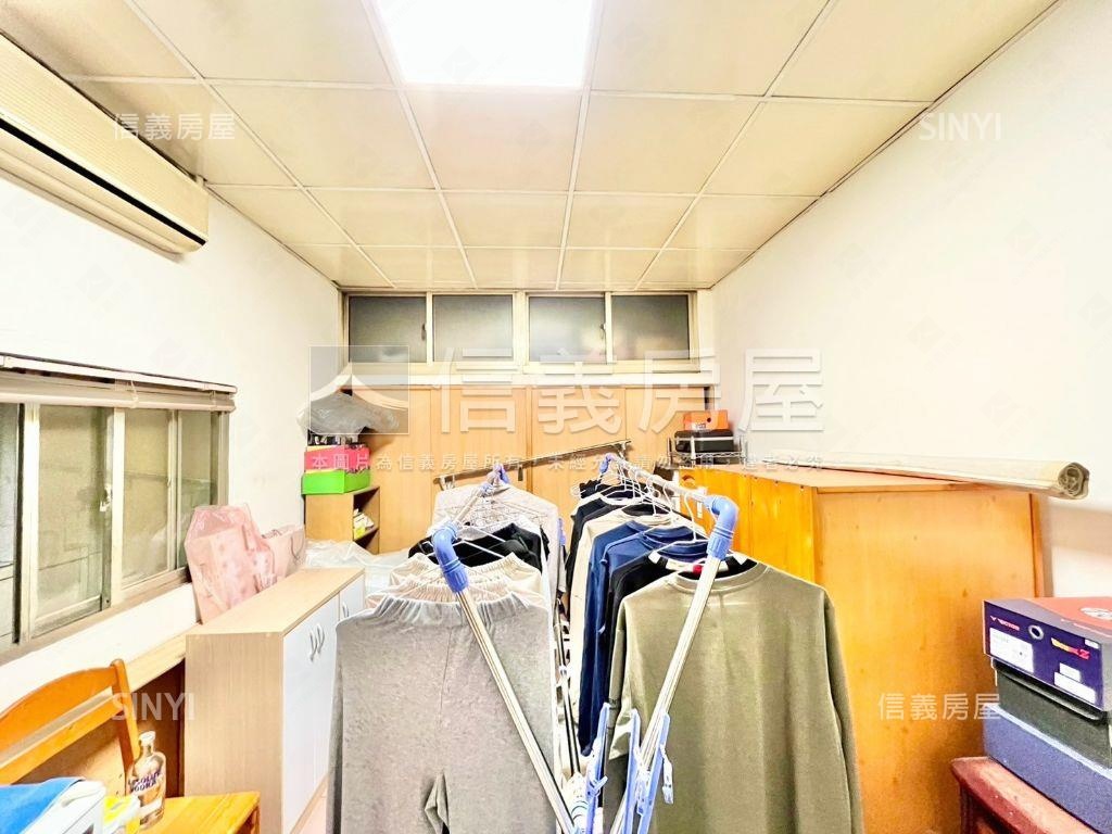 西屯區保值５房透天房屋室內格局與周邊環境