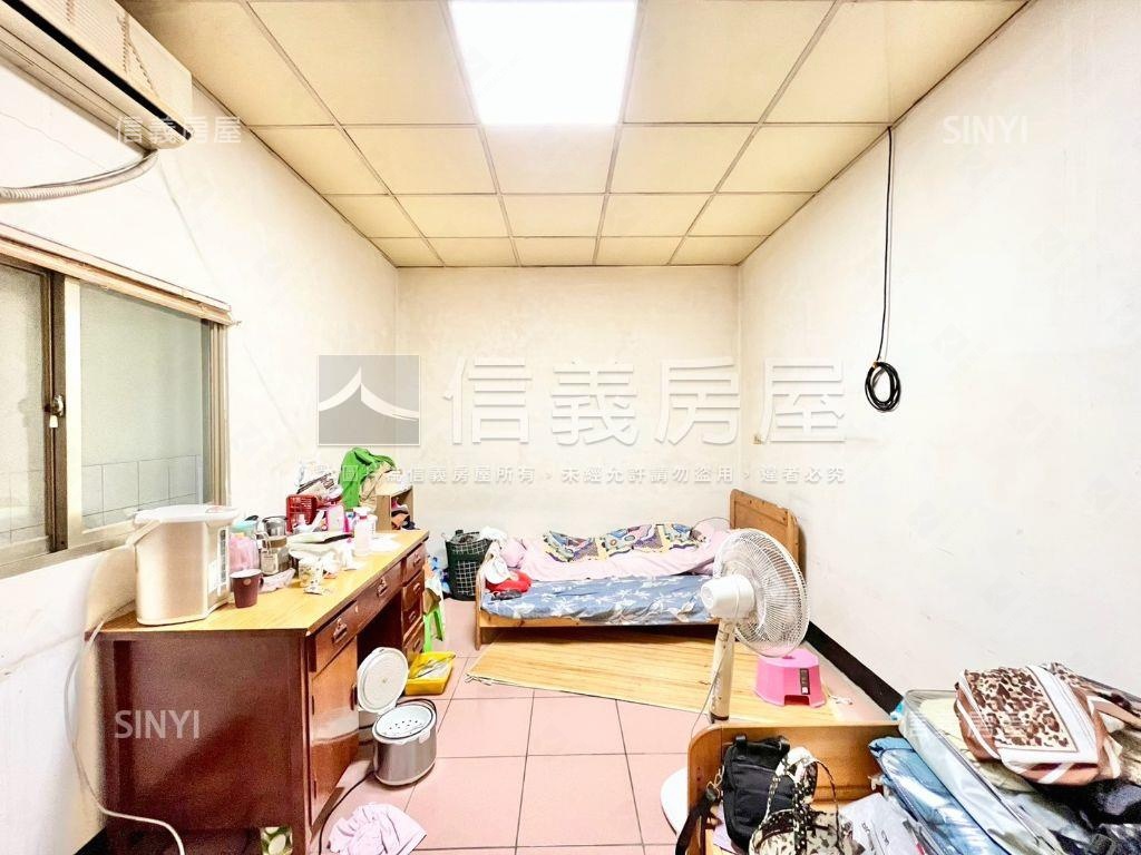 西屯區保值５房透天房屋室內格局與周邊環境