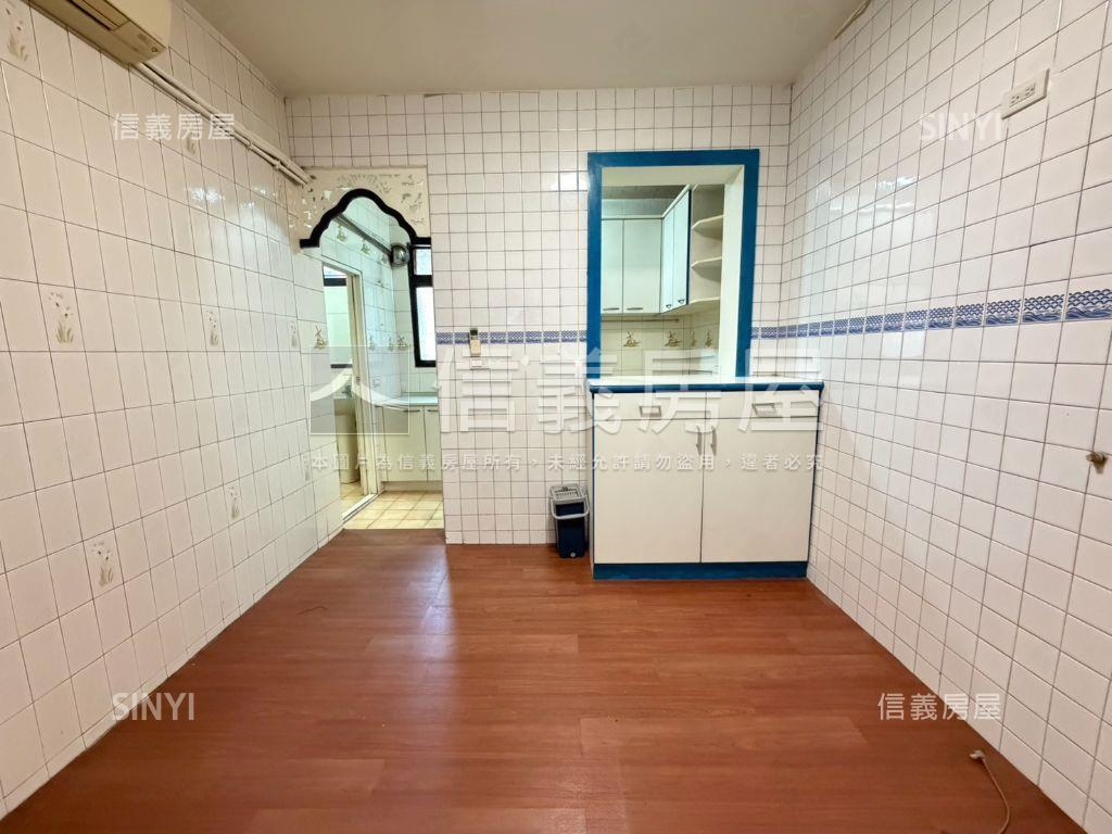 ★板新捷運邊間三房房屋室內格局與周邊環境