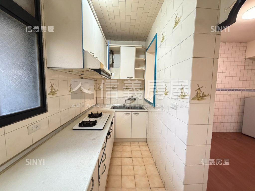 ★板新捷運邊間三房房屋室內格局與周邊環境