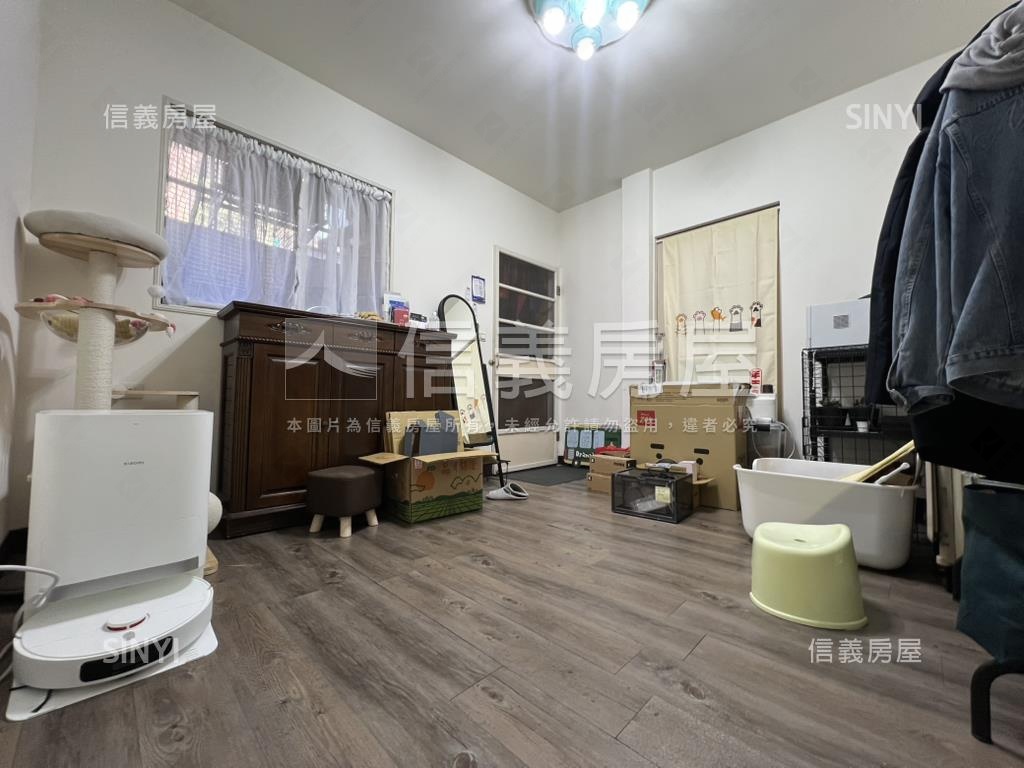 新台五路近汐止車站１Ｆ房屋室內格局與周邊環境