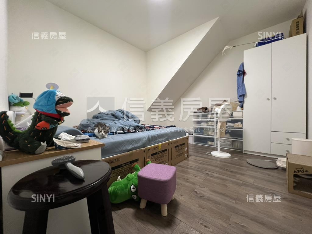 新台五路近汐止車站１Ｆ房屋室內格局與周邊環境