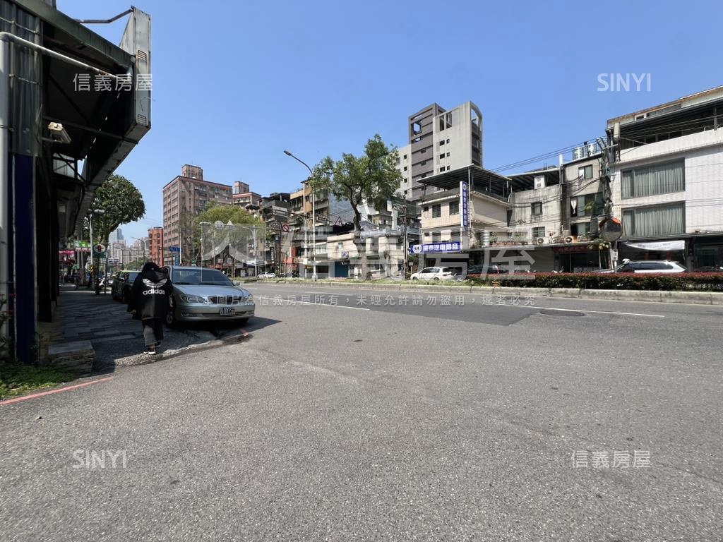 新台五路近汐止車站１Ｆ房屋室內格局與周邊環境