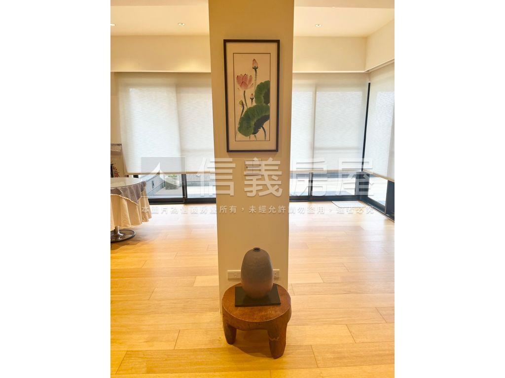 微山丘邊間山景露臺大戶房屋室內格局與周邊環境