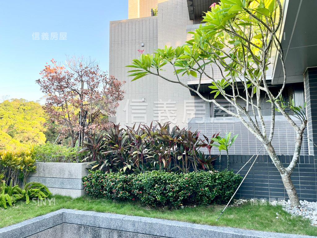 微山丘邊間山景露臺大戶房屋室內格局與周邊環境