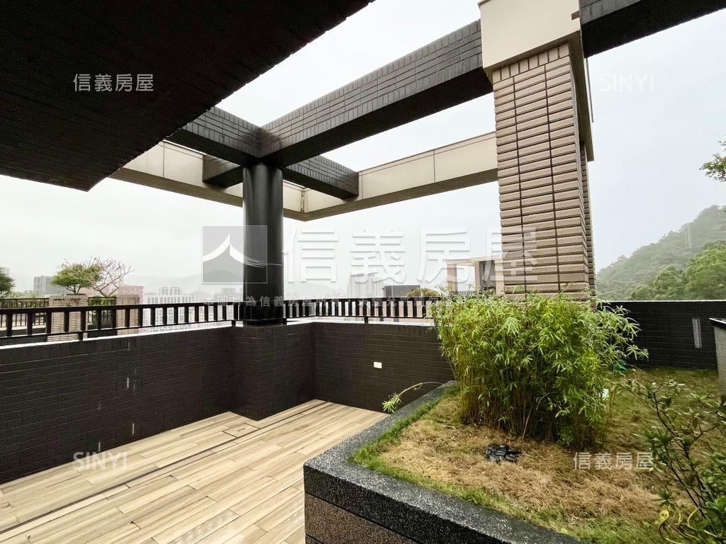 微山丘邊間山景露臺大戶房屋室內格局與周邊環境