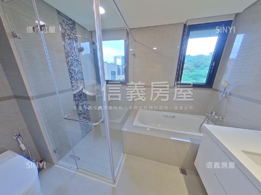 微山丘邊間山景露臺大戶房屋室內格局與周邊環境
