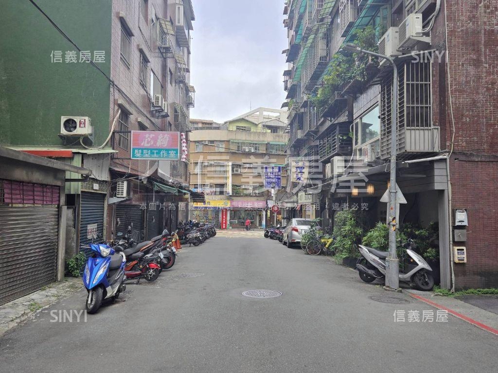 忠孝界１＋１房庭院雙車位房屋室內格局與周邊環境
