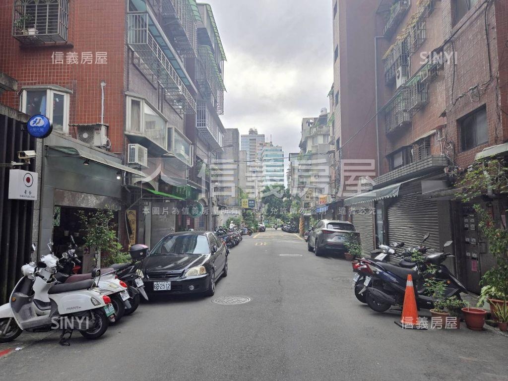 忠孝界１＋１房庭院雙車位房屋室內格局與周邊環境